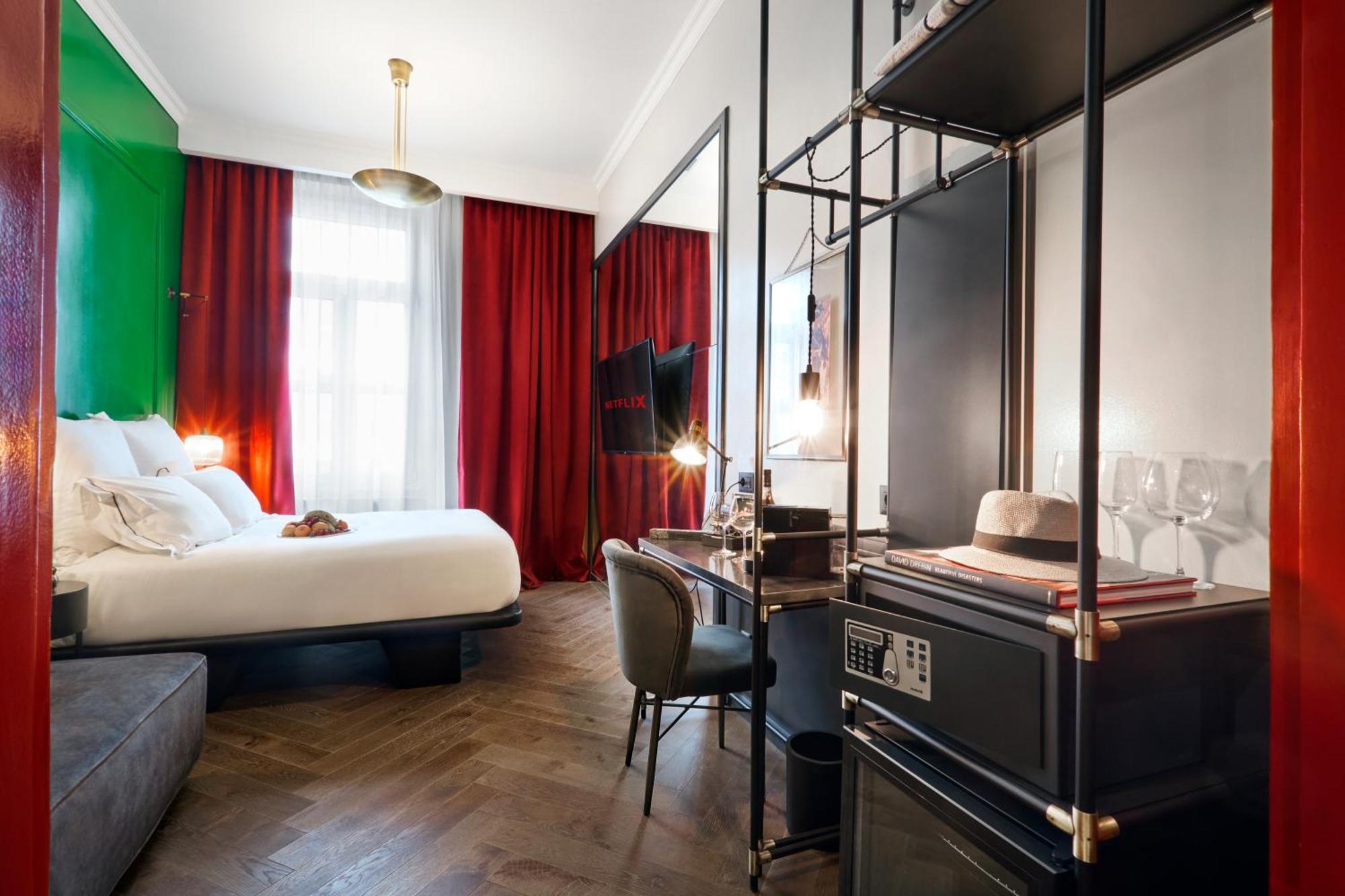 Отель Soho Athinas 60 Афины Экстерьер фото