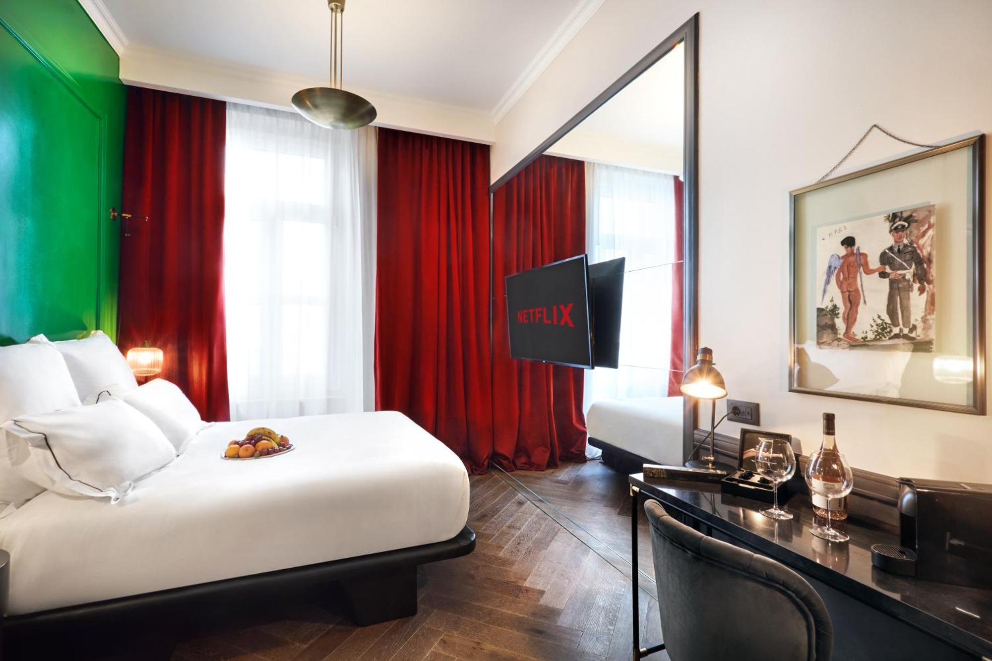 Отель Soho Athinas 60 Афины Экстерьер фото