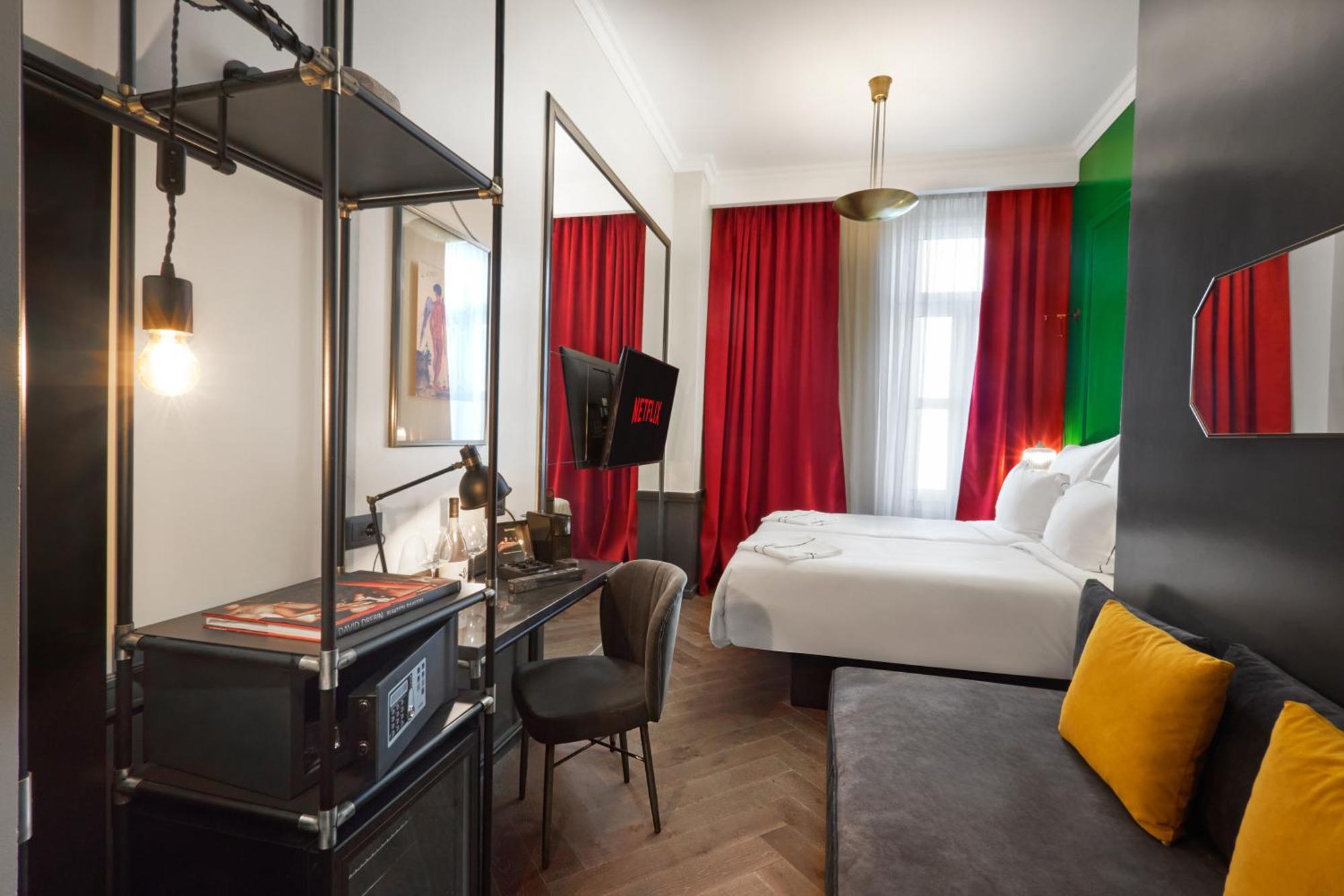 Отель Soho Athinas 60 Афины Экстерьер фото